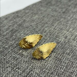 MJ Ent Gold Tone Leaf Earrings